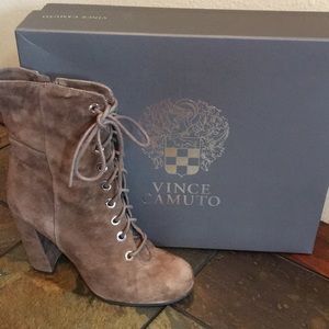 Lady’s true suede boot